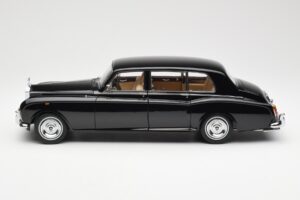 Rolls-Royce Phantom VI EWB Preto Kyosho 1:18 08905BK Metal - imagem 4 de 8