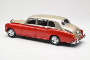 Rolls-Royce Phantom VI Vermelho Bege Claro Kyosho 1:18 08905RLB Metal - imagem 7 de 8