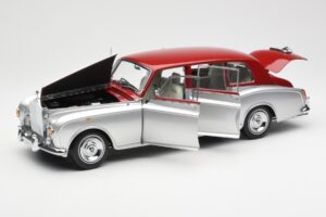 Rolls-Royce Phantom VI Prata Vermelho Kyosho 1:18 08905SR Metal - imagem 2 de 8