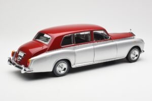Rolls-Royce Phantom VI Prata Vermelho Kyosho 1:18 08905SR Metal - imagem 3 de 8