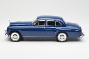 Rolls-Royce Silver Cloud III Flying Spur Mulliner RHD Azul Escuro MCG 1:18 MCG18124 Metal - imagem 3 de 6