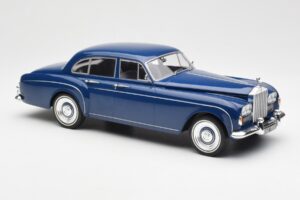 Rolls-Royce Silver Cloud III Flying Spur Mulliner RHD Azul Escuro MCG 1:18 MCG18124 Metal - imagem 4 de 6