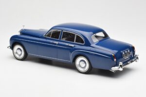Rolls-Royce Silver Cloud III Flying Spur Mulliner RHD Azul Escuro MCG 1:18 MCG18124 Metal - imagem 5 de 6