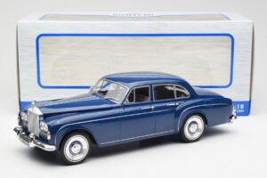 Rolls-Royce Silver Cloud III Flying Spur Mulliner RHD Azul Escuro MCG 1:18 MCG18124 Metal - imagem 6 de 6