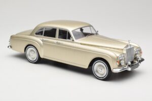 Rolls-Royce Silver Cloud III Flying Spur H.J. Mulliner Dourado MCG 1:18 MCG18058 Metal - imagem 4 de 6