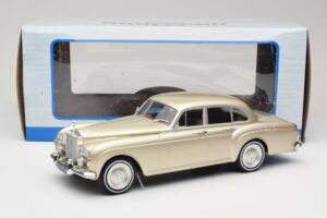 Rolls-Royce Silver Cloud III Flying Spur H.J. Mulliner Dourado MCG 1:18 MCG18058 Metal - imagem 6 de 6