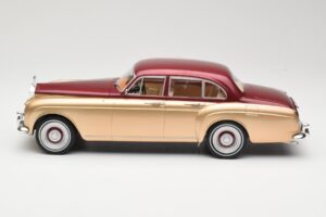 Rolls-Royce Silver Cloud III Flying Spur H.J. Mulliner Vermelho & Dourado MCG 1:18 MCG18132 Metal - imagem 3 de 6