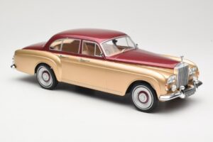 Rolls-Royce Silver Cloud III Flying Spur H.J. Mulliner Vermelho & Dourado MCG 1:18 MCG18132 Metal - imagem 4 de 6