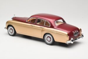 Rolls-Royce Silver Cloud III Flying Spur H.J. Mulliner Vermelho & Dourado MCG 1:18 MCG18132 Metal - imagem 5 de 6