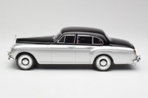 Rolls-Royce Silver Cloud III Mulliner Prata & Preto MCG 1:18 MCG18128 Metal - imagem 3 de 6
