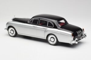 Rolls-Royce Silver Cloud III Mulliner Prata & Preto MCG 1:18 MCG18128 Metal - imagem 5 de 6