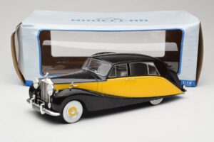 Rolls-Royce Silver Wraith Empress by Hooper Preto & Amarelo MCG 1:18 MCG18066 Metal - imagem 6 de 6