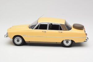 Rover 3500 V8 P6 Creme MCG 1:18 MCG18046 Metal - imagem 3 de 6
