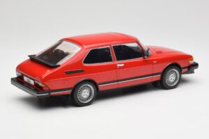Saab 900 GL Vermelho MCG 1:18 MCG18340 Metal - imagem 3 de 6