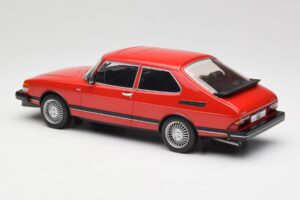 Saab 900 GL Vermelho MCG 1:18 MCG18340 Metal - imagem 4 de 6