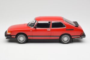 Saab 900 GL Vermelho MCG 1:18 MCG18340 Metal - imagem 5 de 6