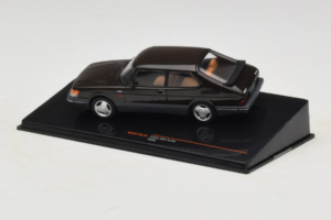Saab 900 Turbo Preto IXO 1:43 CLC577N Metal - imagem 3 de 4