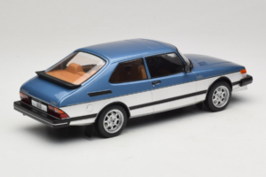 Saab 900 Turbo Blue Metallic MCG 1:18 MCG18261MCW Metal - imagem 2 de 6