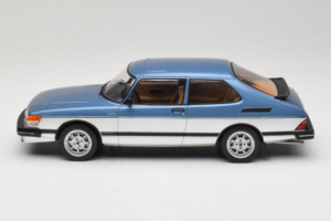 Saab 900 Turbo Blue Metallic MCG 1:18 MCG18261MCW Metal - imagem 3 de 6
