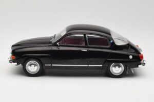 Saab 96 V4 Preto MCG 1:18 MCG18063 Metal - imagem 3 de 6