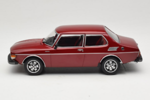 Saab 99 EMS Metallic Vermelho MCG 1:18 MCG18441 Metal - imagem 3 de 6