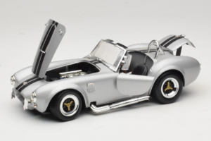 Shelby Cobra 427S/C Prata Com Listras Pretas Road Signature 1:18 92058 Metal - imagem 2 de 8