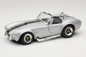 Shelby Cobra 427S/C Prata Com Listras Pretas Road Signature 1:18 92058 Metal