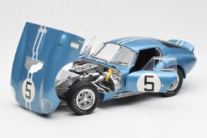 Shelby Cobra Daytona Coupe #5 D. Gurney / B. Bondurant 24 Hours of Le Mans 1964 Exoto 1:18 135190555498 Metal - imagem 2 de 8