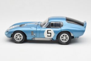 Shelby Cobra Daytona Coupe #5 D. Gurney / B. Bondurant 24 Hours of Le Mans 1964 Exoto 1:18 135190555498 Metal - imagem 4 de 8
