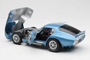 Shelby Cobra Daytona Coupe #5 D. Gurney / B. Bondurant 24 Hours of Le Mans 1964 Exoto 1:18 135190555498 Metal - imagem 5 de 8