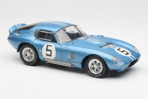 Shelby Cobra Daytona Coupe #5 D. Gurney / B. Bondurant 24 Hours of Le Mans 1964 Exoto 1:18 135190555498 Metal - imagem 6 de 8