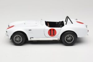 Shelby Cobra 427 S/C Branco Auto World 1:18 AWSS104 Metal - imagem 4 de 8