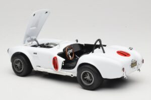Shelby Cobra 427 S/C Branco Auto World 1:18 AWSS104 Metal - imagem 5 de 8
