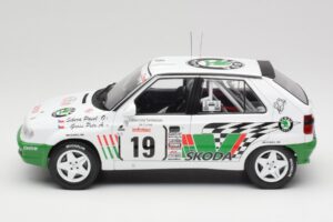 Skoda Felicia Kit Car #19 P. Sibera / P. Gross Tour de Corse 1995 IXO 1:18 18RMC149B Metal - imagem 3 de 6