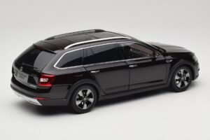 Skoda Octavia Mk4 Combi Castanho Paudi Model 1:18 ZMR000005BRA Metal - imagem 3 de 8