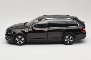 Skoda Octavia Mk4 Combi Castanho Paudi Model 1:18 ZMR000005BRA Metal - imagem 4 de 8