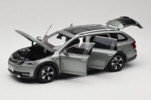 Skoda Octavia Mk4 Combi Verde Paudi Model 1:18 ZMR000005GRU Metal - imagem 2 de 8
