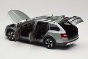 Skoda Octavia Mk4 Combi Verde Paudi Model 1:18 ZMR000005GRU Metal - imagem 5 de 8