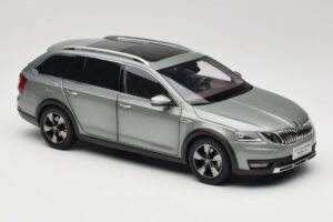 Skoda Octavia Mk4 Combi Verde Paudi Model 1:18 ZMR000005GRU Metal - imagem 6 de 8