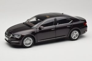 Skoda Superb Mk3 Preto Paudi Model 1:18 ZSS000006BLA Metal
