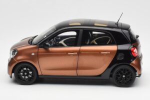 Smart Forfour W453 Preto Hazel Castanho Norev 1:18 B66960299 Metal - imagem 4 de 8