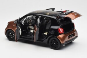 Smart Forfour W453 Preto Hazel Castanho Norev 1:18 B66960299 Metal - imagem 5 de 8