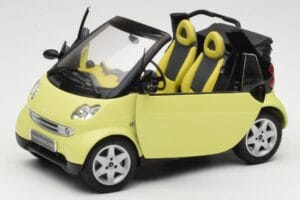 Smart Fortwo 450 Cabrio Amarelo Minichamps 1:18 0012889V001C49Q00 Metal - imagem 2 de 8