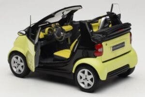 Smart Fortwo 450 Cabrio Amarelo Minichamps 1:18 0012889V001C49Q00 Metal - imagem 5 de 8