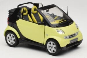 Smart Fortwo 450 Cabrio Amarelo Minichamps 1:18 0012889V001C49Q00 Metal - imagem 6 de 8