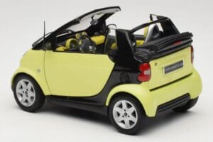 Smart Fortwo 450 Cabrio Amarelo Minichamps 1:18 0012889V001C49Q00 Metal - imagem 7 de 8