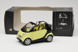 Smart Fortwo 450 Cabrio Amarelo Minichamps 1:18 0012889V001C49Q00 Metal - imagem 8 de 8