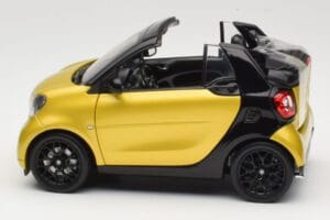 Smart Fortwo 453 Cabriolet Preto E Amarelo Norev 1:18 B66960289 Metal - imagem 4 de 8