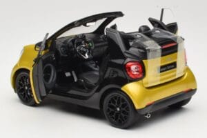 Smart Fortwo 453 Cabriolet Preto E Amarelo Norev 1:18 B66960289 Metal - imagem 5 de 8