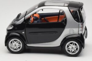 Smart Fortwo Preto Kyosho 1:18 0004830V000C08Q00 Metal - imagem 4 de 8